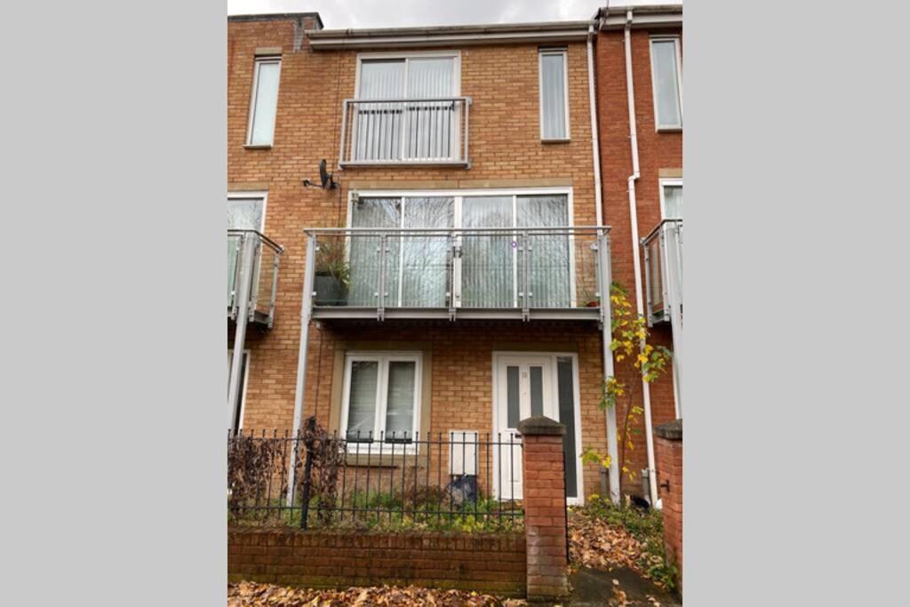 Large 5-Bed City Centre Townhouse With Secure Parking Manchester Kültér fotó